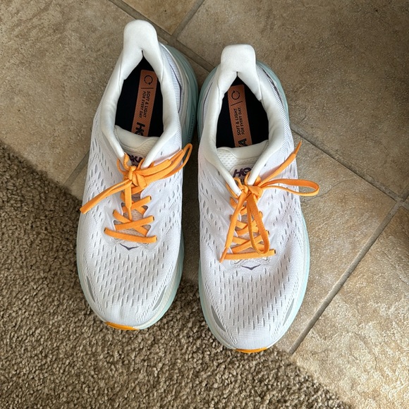 HOKA - Picture 2 of 11